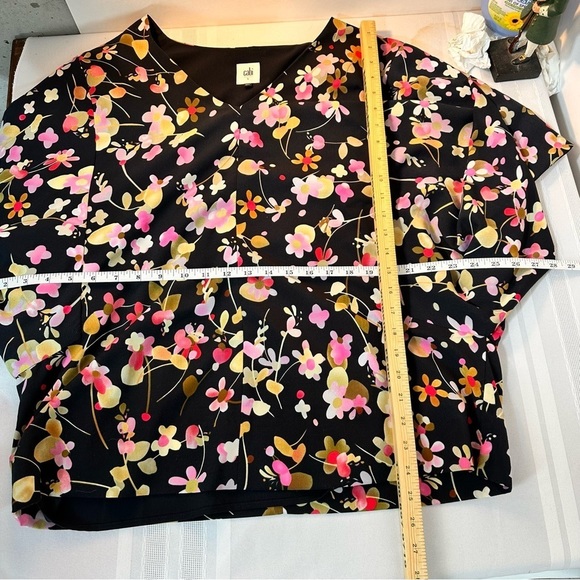 CAbi Limited Edition Charm Blouse - Floral Dolman Sleeve - EUC - Picture 4 of 11